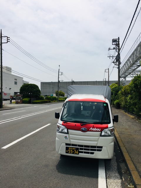 朝一番で川崎市内でスポット配送後、川崎市で引き取った荷物を東京都千代田区まで仲間の赤帽さんと2台でスポット配送しました。