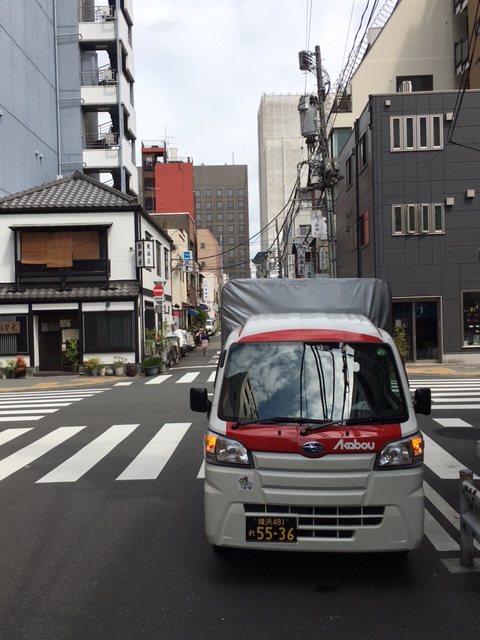 本日は東京都内で2箇所への定期配送を行いました。