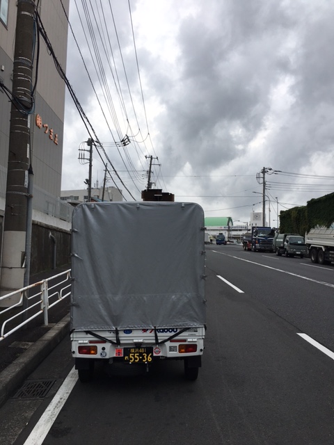 横浜市神奈川区の市場から果物を平塚市まで緊急配送致しました。