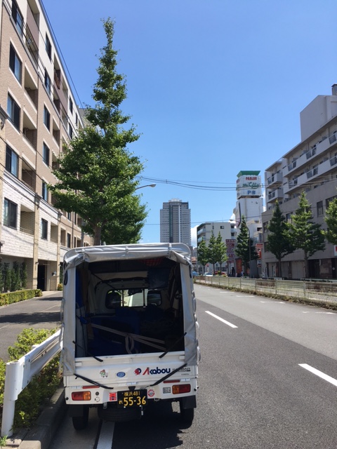 午前中東京都内で食品の定期配送、午後から横浜市磯子区から展示する作品を画廊のある渋谷区まで配送、配送終了後、緊急配送の依頼を頂き、急いで横浜市港南区まで戻り厚木市まで食品の配送を行いました。1日3件のご依頼頂き有難う御座います。