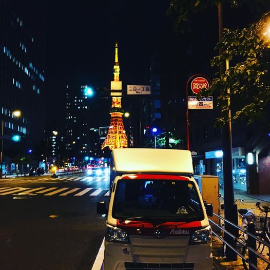 仲間の赤帽さん6台で横浜市旭区でお預かりした荷物を東京都千代田区までまで夜間配送しました。複数台数の手配、夜間配送も対応致します。