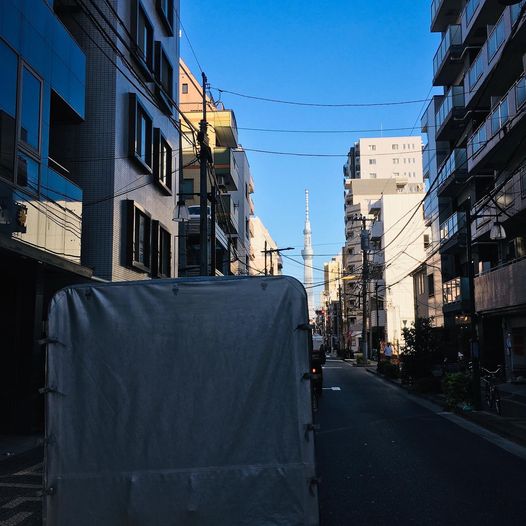 午後から伊勢原市⇒台東区⇒狛江市⇒台東区⇒越谷市にて建築資材を引き取って杉並区の現場へお届け致しました。複数の場所からの引取も対応しております。