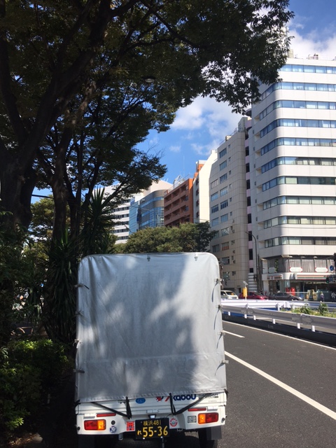 本日は東京都内で食品の定期配送を行いました。