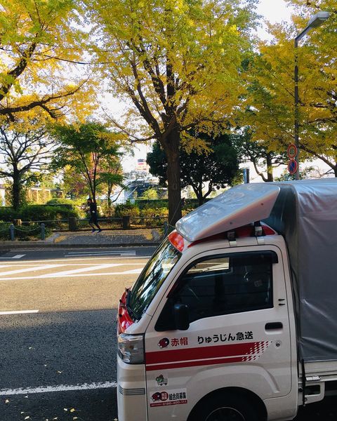 本日は横浜市内で店舗で使用する資材を物流業者のセンターから引き取って指定の店舗へ配送し、その後東京都内で食品の定期配送を行いました。