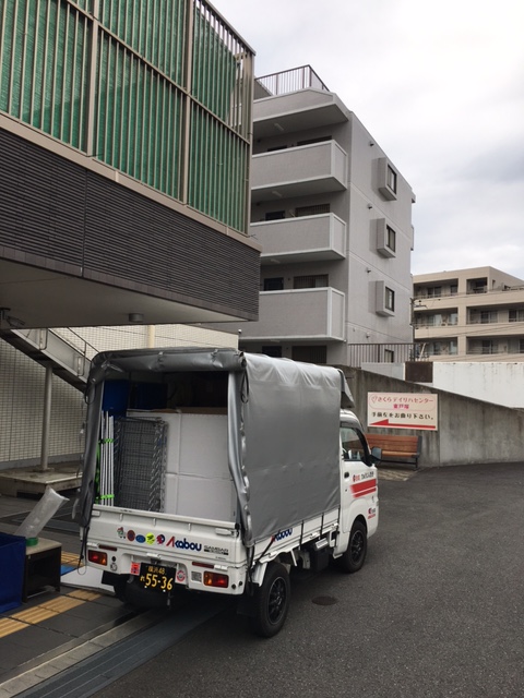 本日は横浜市戸塚区のマンションの3階から横浜市栄区の老人ホームとご自宅まで2箇所への引越を行いました。午後からは部品の定期配送を行いました。