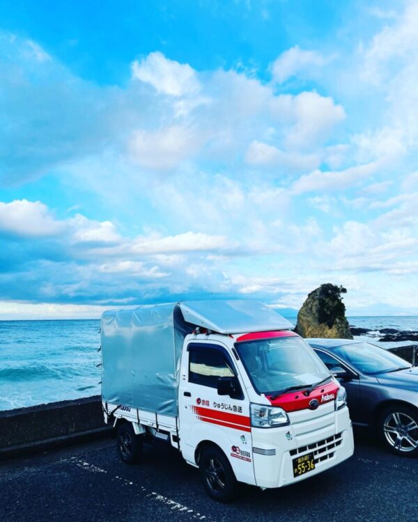 今年最後のお仕事は締めに相応しいおせちの配送をしました。一年間沢山の仕事をご依頼頂き感謝です。