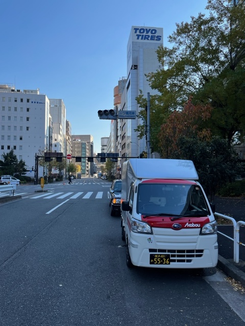 朝一番で食品の定期配送を行い、前日に川崎市でお預かりした精密機械を東京都港区まで配送致しました。