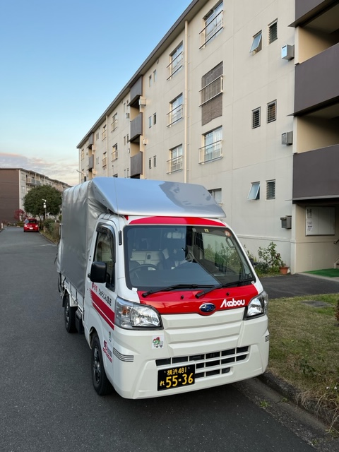 午前中前日川崎市でお預かりした資材を柏市まで配送、午後から横浜市内でビールの原料をスポット配送、夕方から冷蔵庫を横浜市緑区から港北区まで配送致しました。