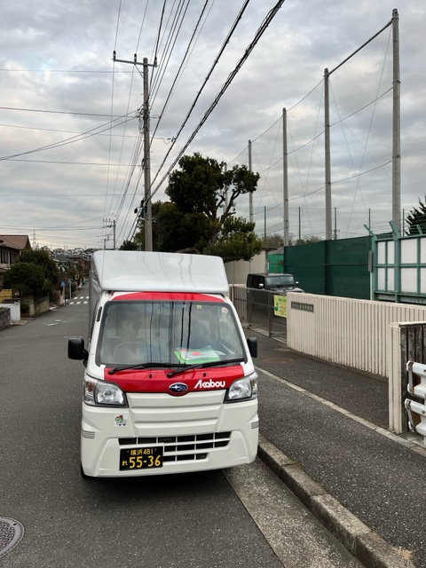 本日は横浜市中区でお預かりした給食関連の荷物を港南区、戸塚区21カ所の学校に配送致しました。