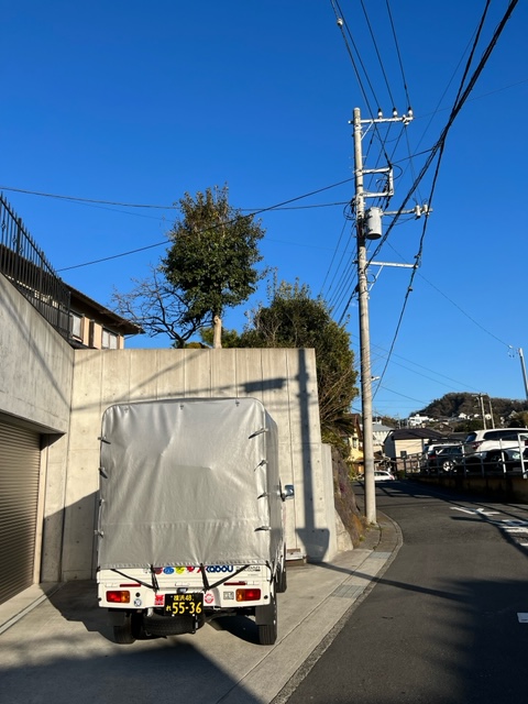 本日は午前中横浜市港北区でお預かりした建築資材を池袋の建設現場まで配送、午後から葉山町から茅ケ崎市まで引越を行いました。