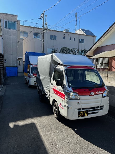 本日は仲間の赤帽さんと2台で川崎市中原区から新宿区のマンションの9階まで単身引越を行い、午後から都内で食品の定期配送を行いました。