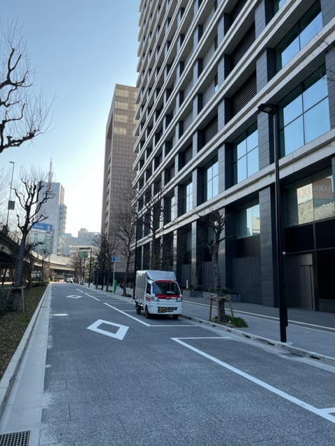 本日は明日前日横浜市製薬お預かりした建設資材を八重洲の建設現場まで配送、午後から鎌倉市でお預かりした絵画を横浜市金沢区のギャラリーまで配送、夕方から東京都内で食品の定期配送を行いました。