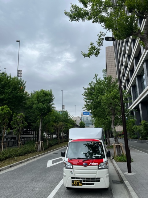 本日は午前中都内で2箇所へ定期配送、午後から横浜市から藤沢市まで定期配送を行いました。