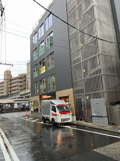 横浜市港南区でお預かりした荷物を港北区のお店まで代替え商品届けて間違って納品された商品を引き取り港南区までお届けしました。