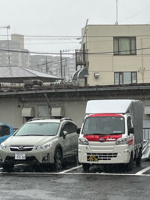 本日は午前中横浜市中区から磯子区まで赤帽車3台で引越を行い午後から横浜市から藤沢市まで部品の定期配送を行いました。