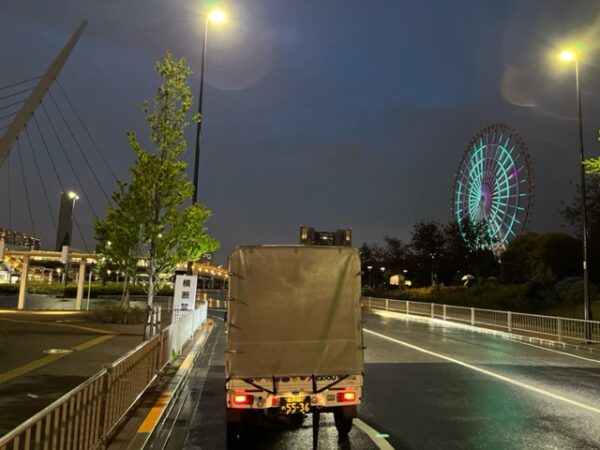 本日は午前中赤帽車2台で横須賀市から横浜市港北区まで引越を行い、夕方から都内で食品の定期配送を行いました。