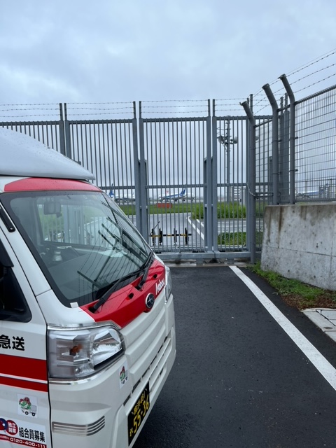 本日は三浦市で前日お預かりした荷物を早朝羽田空港から航空便で山口県内の港まで配送しました。