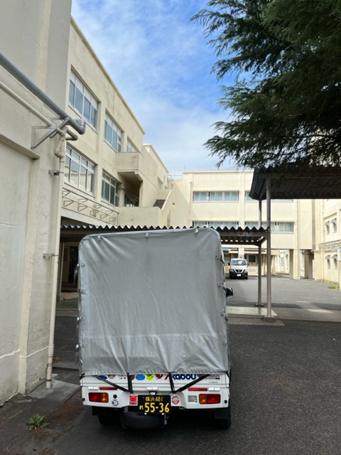 本日横浜市内で給食関連の配送を致しました。