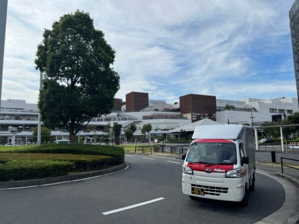 本日は午前中渋谷区で引き取った建設資材を横浜市金沢区まで配送、午後から横浜市中区と辻堂でお預かりしたイベントの資材を南足柄まで配送、夜横浜市中区の展示場で引き取ったイベントの資材を江東区まで配送すいました。