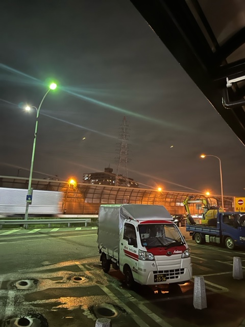 本日はパーティーのお料理を横浜市金沢区から東京都港区の会場までお届けしました。