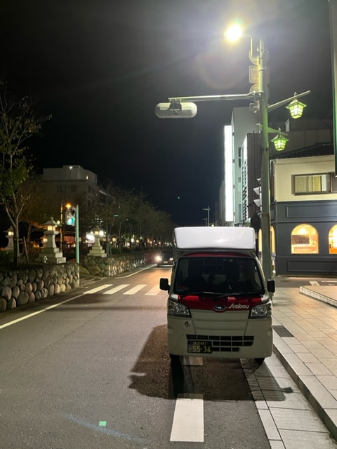 本日は鎌倉市でお預かりした催事の資材を横浜市西区の催事会場まで搬入しました。