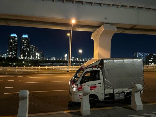 本日は給食関連の配送を横浜市中区から杉並区・横浜市内にて行い、午後から横浜市金沢区から港区までお弁当の配送、夕方から定期配送を都内にて行いました。