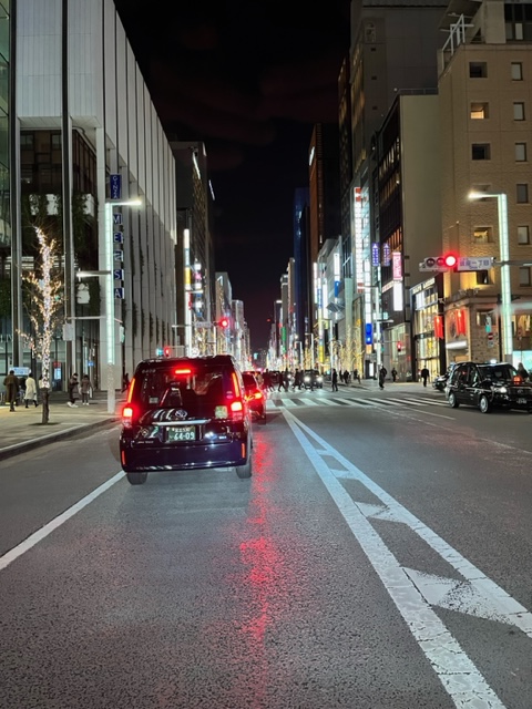 本日は夕方から都内で食品の配送を行いました。