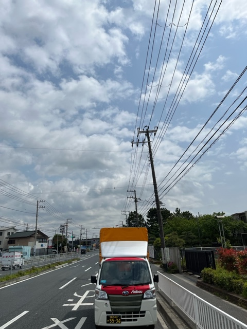 本日は藤沢市内で給食関連配送、夕方から鎌倉市から都内までの定期配送を行いました。