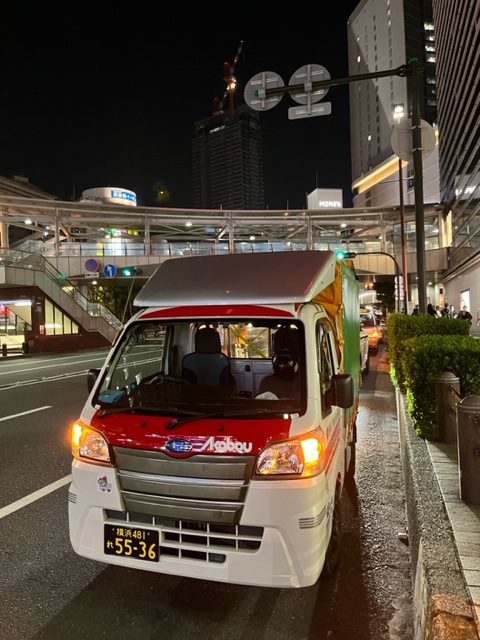 本日は横浜市西区で搬出した催事の資材を新宿まで配送しました。