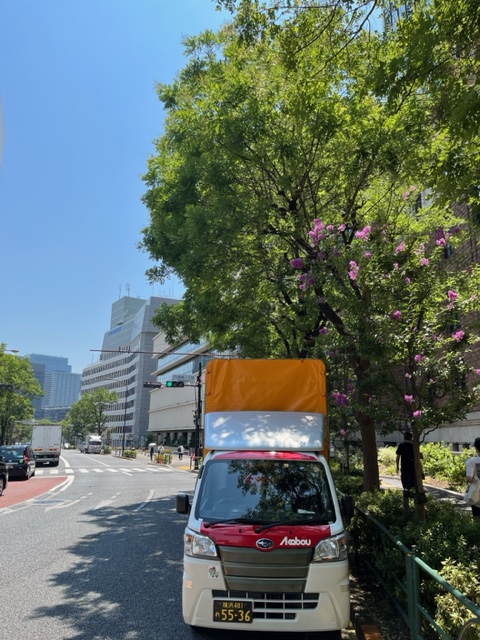 本日は横浜市中区でお預かりした荷物を千代田区までスポット配送致しました。