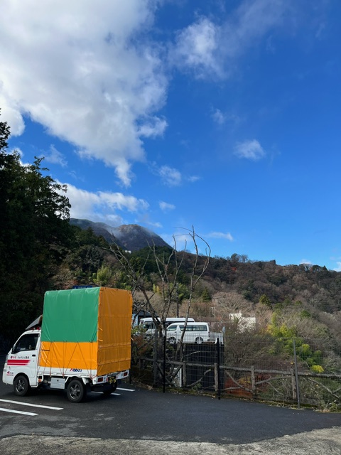 本日は横浜市戸塚区から箱根町まで電気工事の資材の配送を行いました。