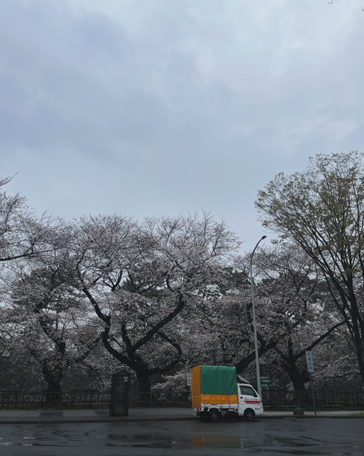 本日は前日鎌倉市でお預かり荷物を名古屋市の建設現場まで配送しました