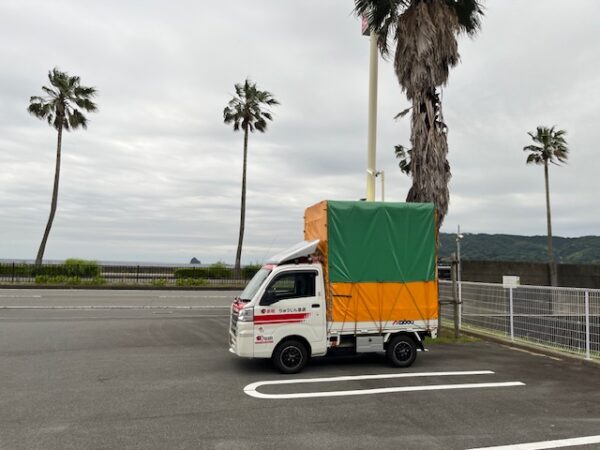 本日は仲間の赤帽さんと二台で三浦市から伊豆市まで仏壇、テレビその他の家財の引越を行いました。