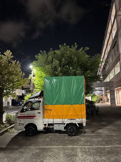 本日は板橋区の店舗から足立区の店舗まで催事の商品、什器を配送しました。