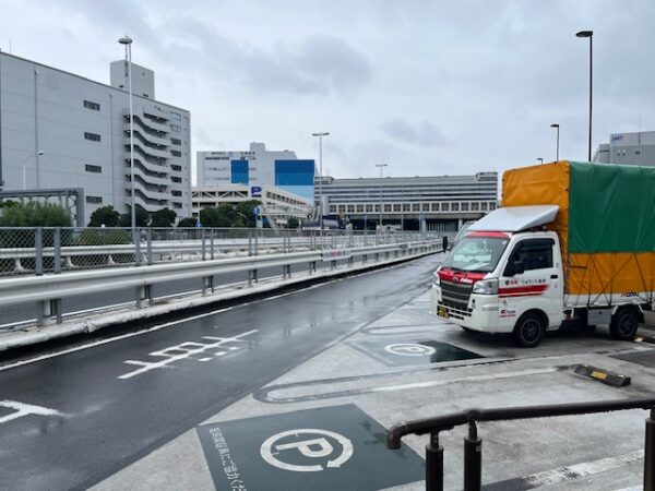 本日は横浜市中区から港区のイベント会場までの配送を行いました。