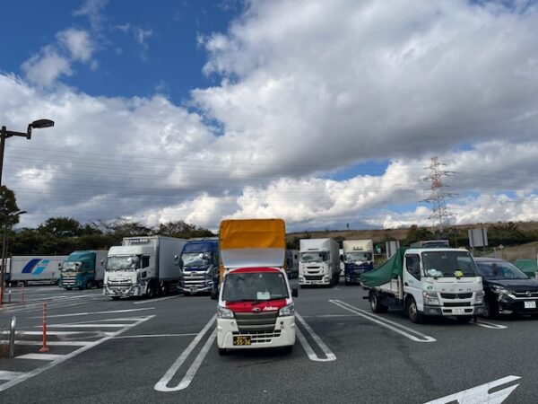 本日は横浜市泉区の工場でお預かりした部品を静岡県の工場までお届けしました。