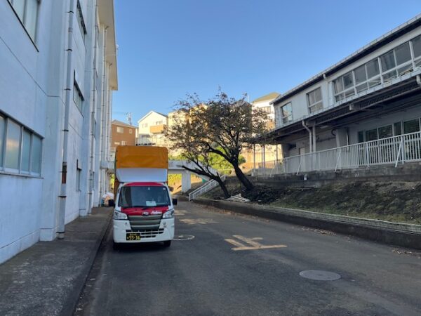 本日は横須賀市の小学校でお預かりしたリュックを三浦市の施設まで配送しました。