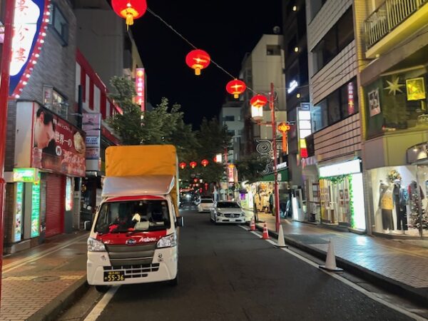 本日は昨日搬入したバレエ発表会の衣装等を鎌倉市の会場から搬出し横浜市中区まで配送しました。