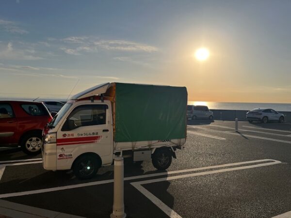 本日は横浜市港北区でお預かりした建設資材を箱根町までお届けしました。