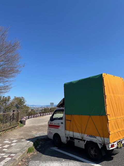 リピーターのお客様からの依頼で引越業者が積みきれなかった荷物を鎌倉市から京都市まで配送しました。