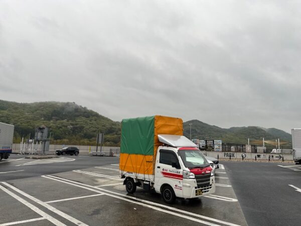 本日は前日に横浜市港北区でお預かりした印刷物を仲間と3台で栃木県足利市まで配送しました。