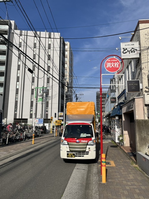 本日は横浜市中区のお酒を物流センターから茅ケ崎市の店舗まで配送しました。