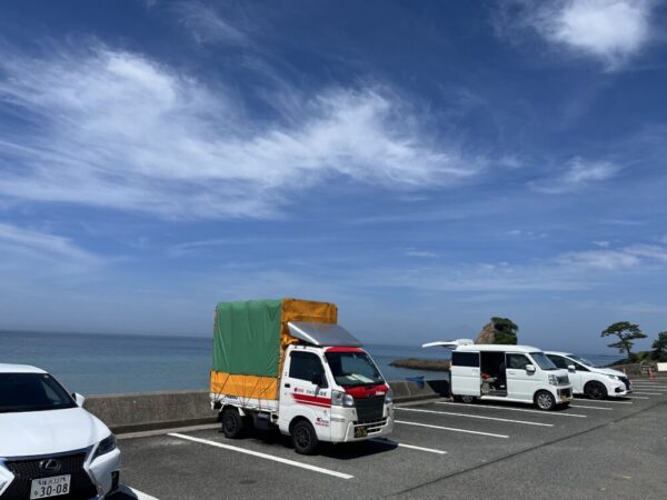 本日は横浜市金沢区の運送会社で引き取った建設資材を横須賀市の設置現場まで配送しました。